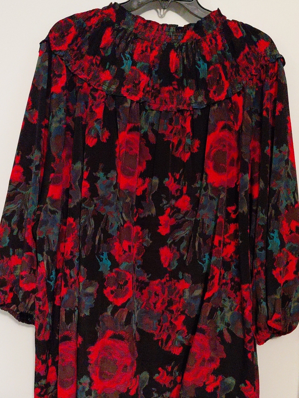 NWOT, ROSE & OLIVE Red Floral Ruffled Blouse. Women's Size 2X - Picture 5 of 6